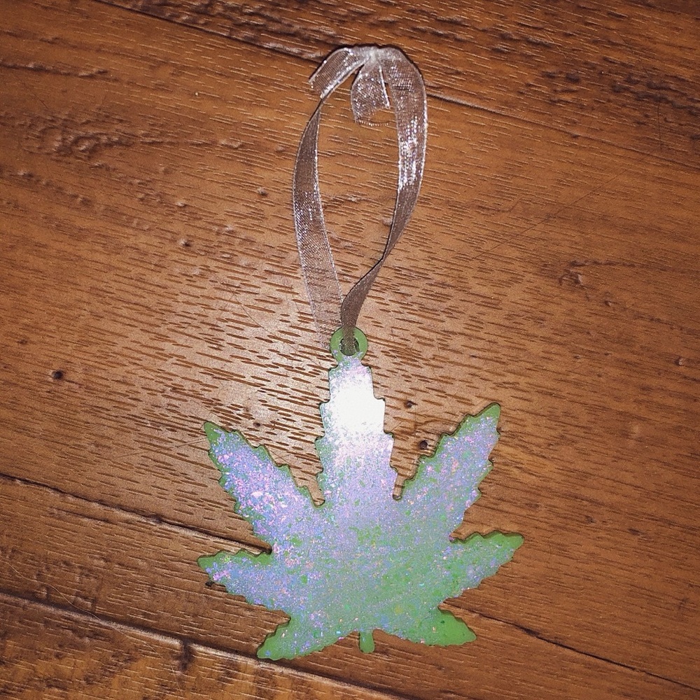Handmade — Metallic Hemp Plant Keychain/Ornament